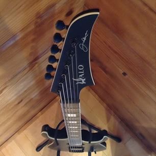 Joey Signature on Halo Headstock